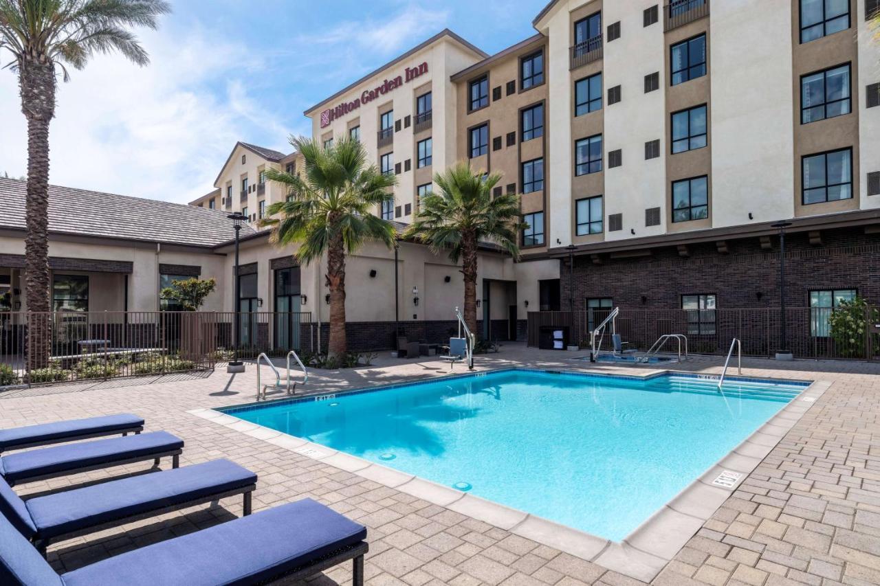 Hilton Garden Inn Pomona, Ca Exterior photo