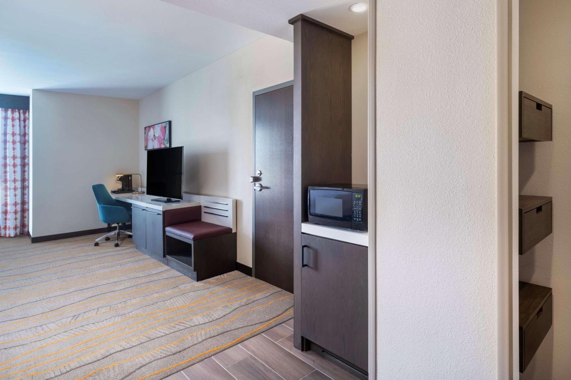 Hilton Garden Inn Pomona, Ca Exterior photo