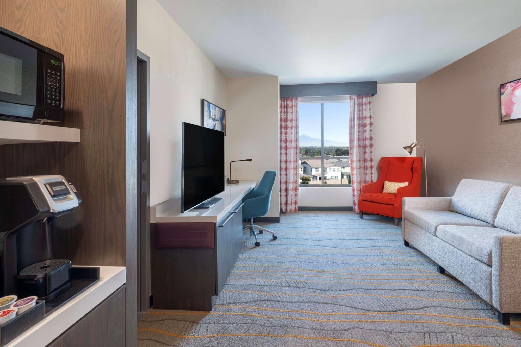 Hilton Garden Inn Pomona, Ca Exterior photo